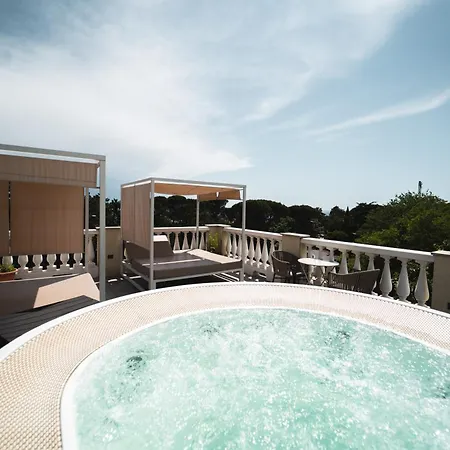 Gaudemus Boutique & Restaurant
