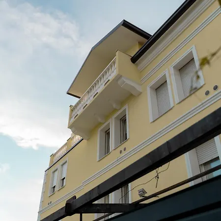 Gaudemus Boutique & Restaurant Hotel 3*