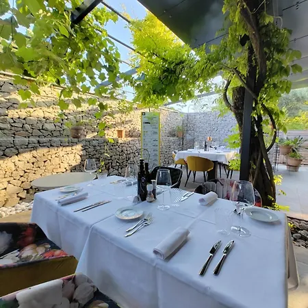 Gaudemus Boutique & Restaurant 3*